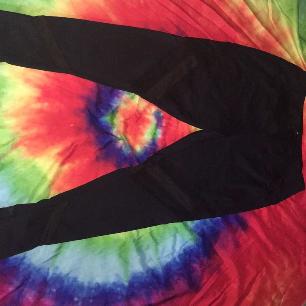 Black athletic leggings